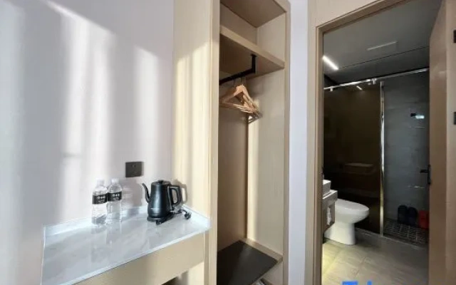 Tongbai Yun Hotel (Anqing Duxiu Avenue Greenland New Metropolis Branch)