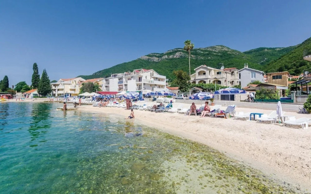 Stunning Home in Herceg Novi With 1 Bedrooms and Wifi
