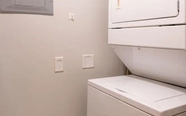 Mountain View 2 Bedroom Condo-Top Floor