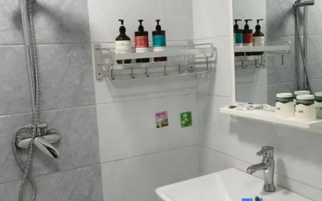 Manju Light Luxury Homestay (Henan University of Technology Metro Station)