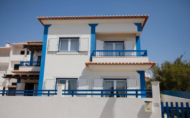 Ericeira Chill Hill Hostel & Private Rooms - Sea Food вид на фасад