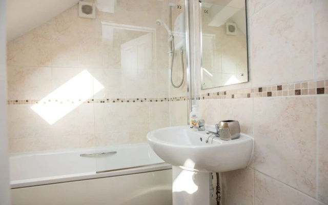 2 Bedroom Apartment With 2 Bathrooms and Parking