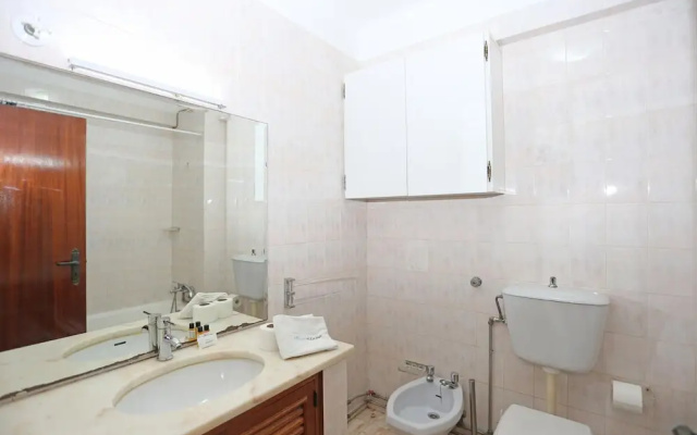B82 - Albinos Flat in Lagos