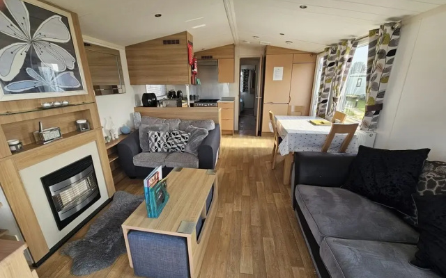Angie 2 Bed Rhyl Robinhood