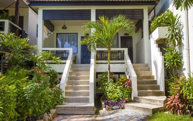 Отель Crystal Bay Beach Resort вид на фасад