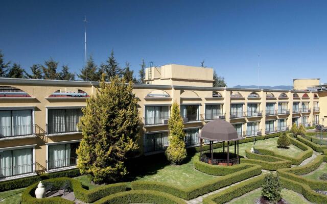 Отель Courtyard by Marriott Toluca Airport вид на фасад
