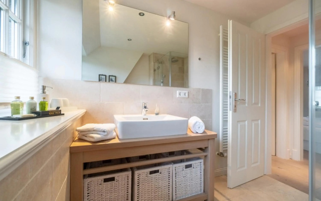 Reet Lodge