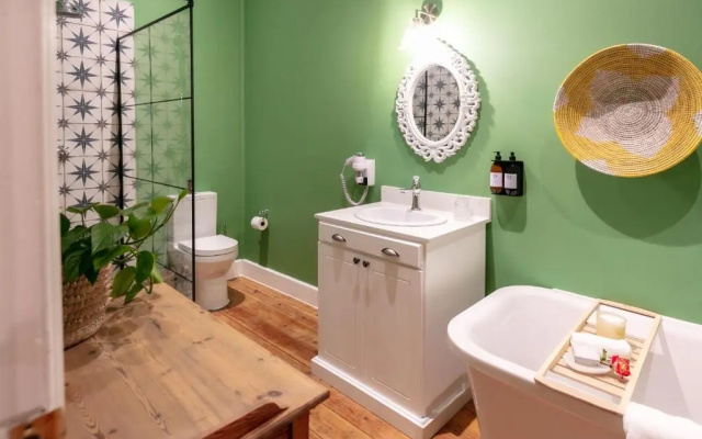 Auberge Alouette Guesthouse