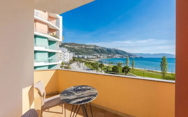 Beachfront Apartment - Near Beach City