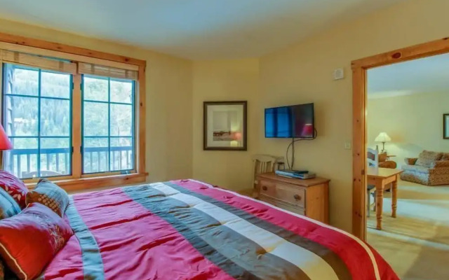 1 Bedroom Plus Murphy Mountain Condo in River Run Village with Hot Tub Access and Walking Distance to Ski