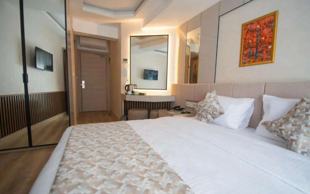 Vera Life Hotel