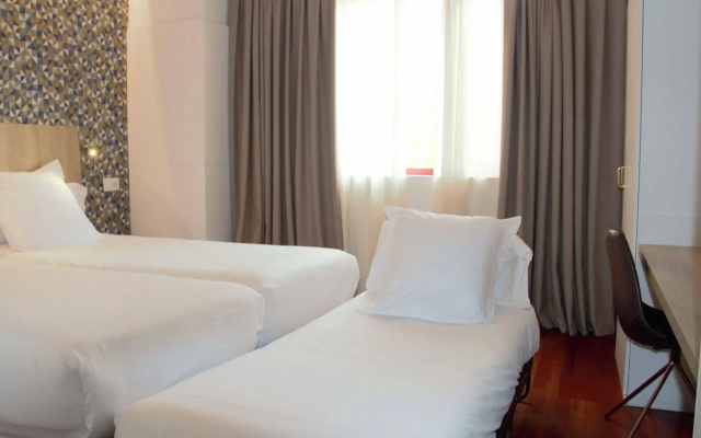 Chic & Basic Velvet Hotel
