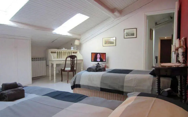 Temporary House - Independent House