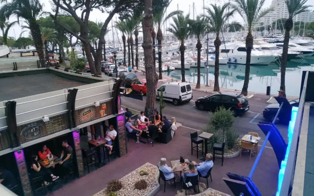 Studio Rez de jardin Marina baie des Anges