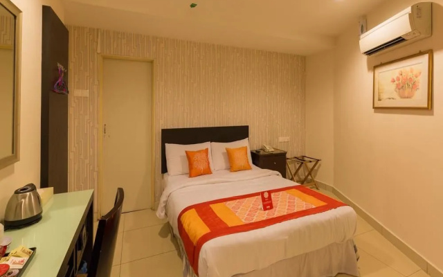 OYO 175 Lotus Hotel