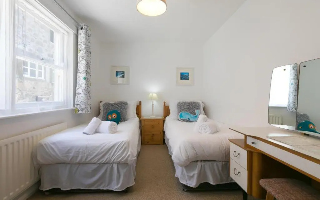 4 Porthmeor Court