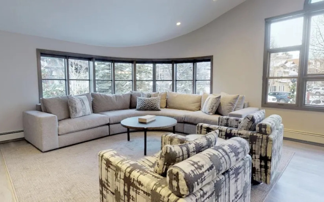 Vail Village Center Place 3 Bedroom Condo