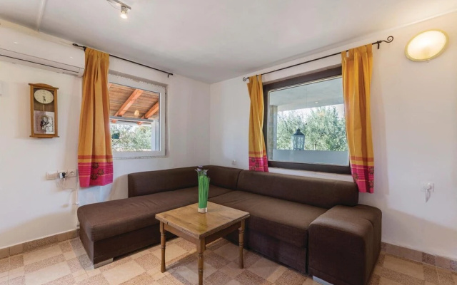Nice Home in Valtura With Wifi and 2 Bedrooms