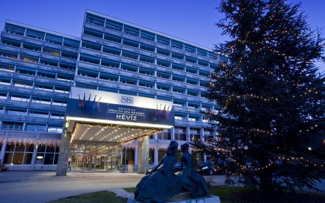 Отель Danubius Health Spa Resort Heviz Венгрия, Хевиз - 5 отзывов об отеле, цены и фото номеров - забронировать отель Danubius Health Spa Resort Heviz онлайн вид на фасад