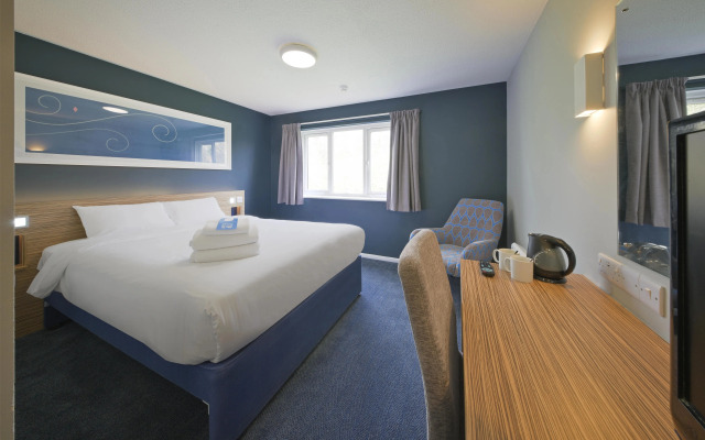 Travelodge Swansea M4