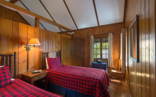 Elk Lake Lodge