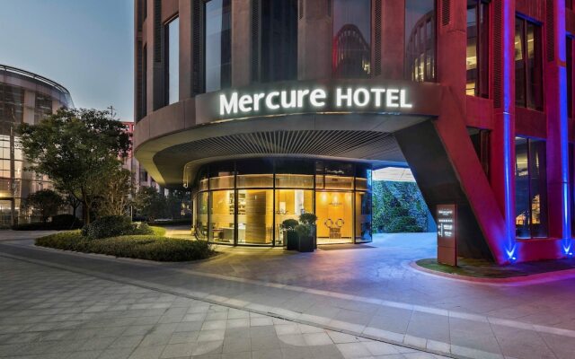 Отель Mercure Shanghai Hongqiao Railway Station вид на фасад