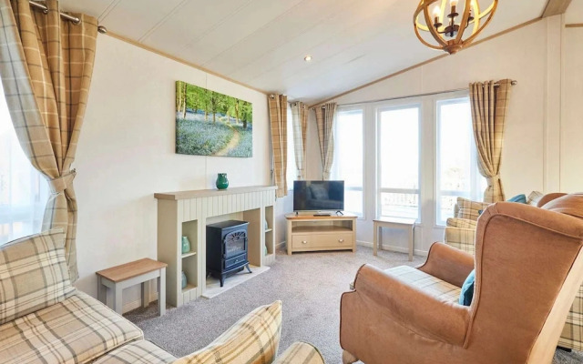 Host Stay Hedgerow Lodge