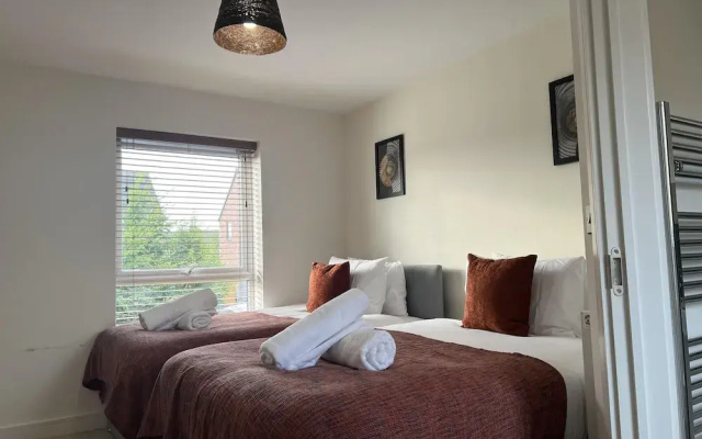 Cozy Retreat Sleeps 9 With Garden