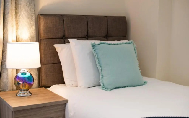 Eaton House 2 - TV in Every Bedroom!
