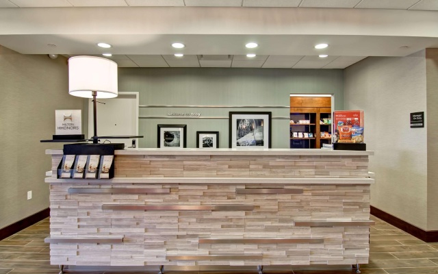 Hampton Inn & Suites Detroit/Troy