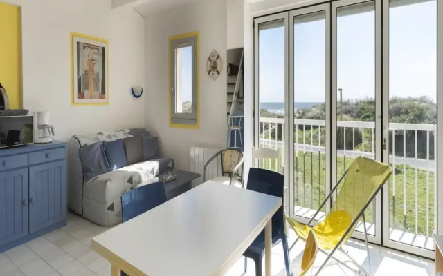 A Bright Beachside Escap