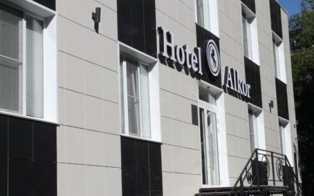 Алькор в Волгограде 10 отзывов об отеле, цены и фото номеров - забронировать гостиницу Алькор онлайн Волгоград вид на фасад