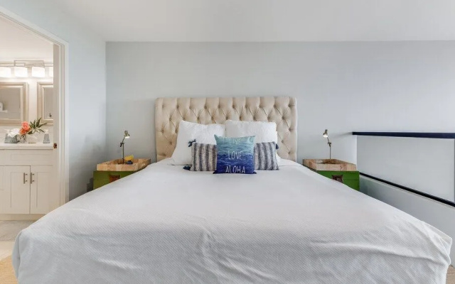 Hale O Kalani 2 Bedroom Condo by RedAwning
