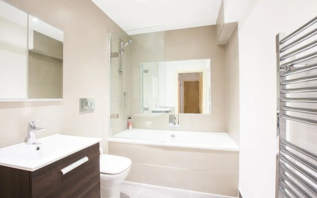 Spacious 1 Bedroom Apartment in Kensington - A3