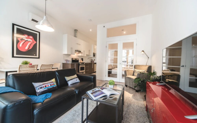 LikeAHotel-Ste Catherine/Downtown Montreal