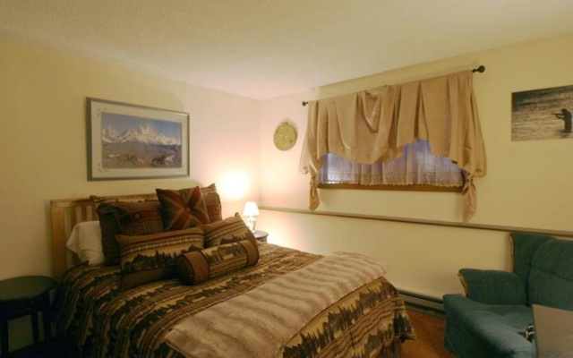 28SW Tasteful Condo Near Mt. Baker