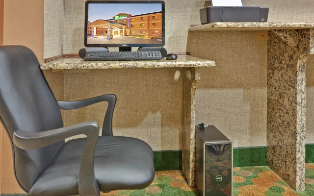 Holiday Inn Express WINFIELD