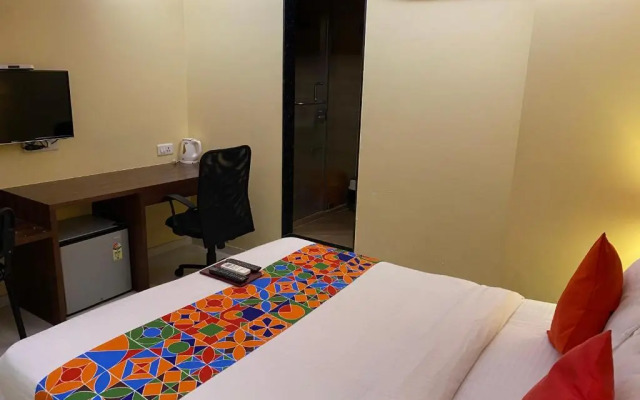 Hotel Regal International- Near Airport
