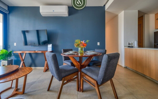 Oceanfront 2BR Condo -private Balcony - Beach