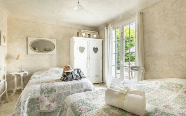 Luxurious villa in Les Issambres with Jacuzzi