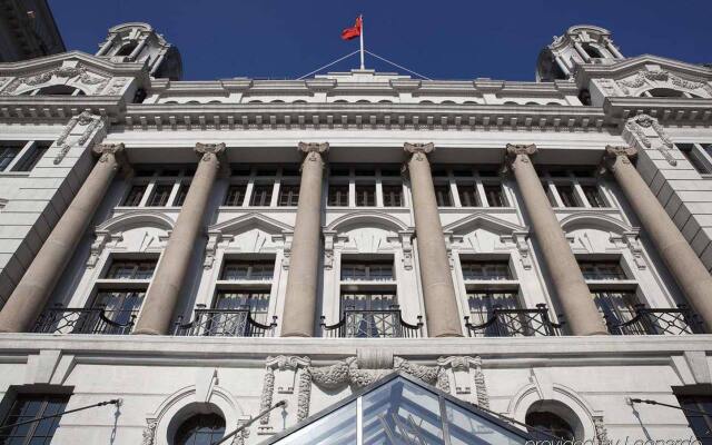 Отель Waldorf Astoria Shanghai on the Bund вид на фасад