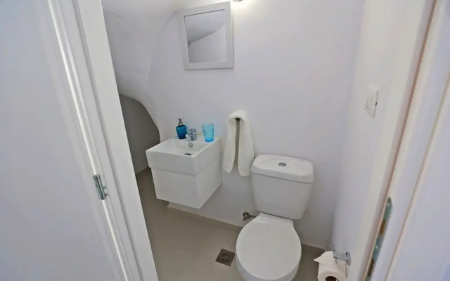 Xenos Villa 5 With a Private Pool Near the sea