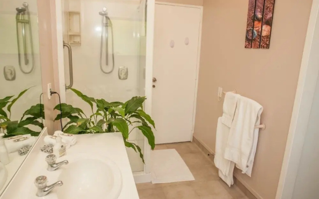 Abundante B&B on 8 Marlowe