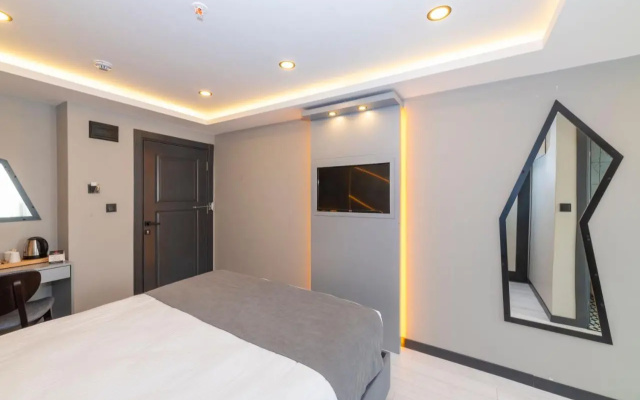 White Corner Hotel