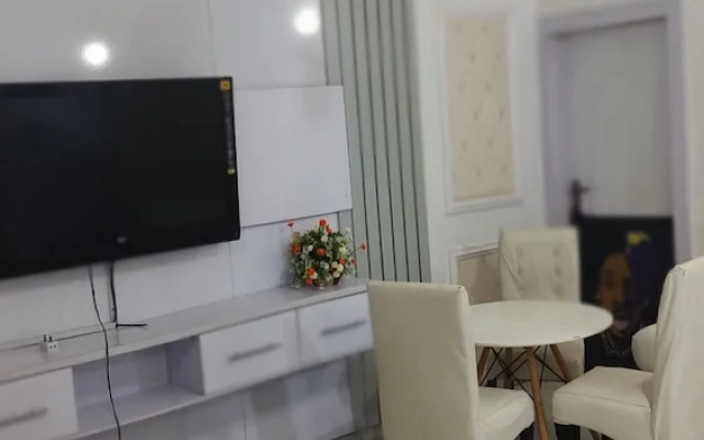 White Emirates Hotel and Apartment