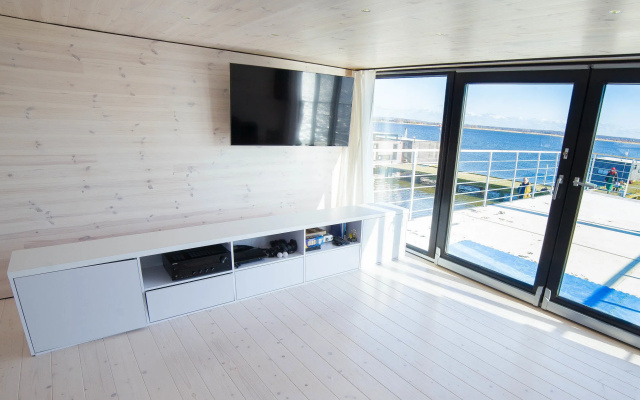 HT Houseboats