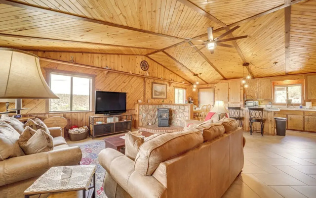 Mtn & Golf Course Views: Payson Retreat!