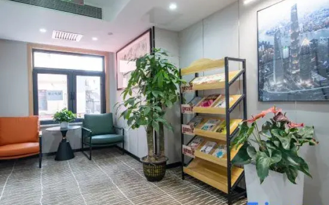 Super 8 Hotel (Beijing Chongwenmen Tongren Hospital)