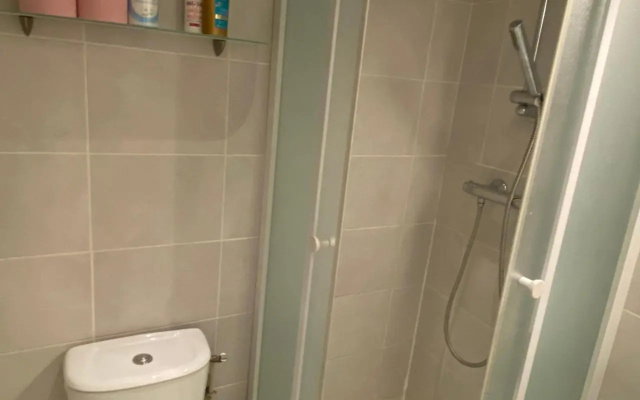 Studio tout équipé avec chambre indépendante