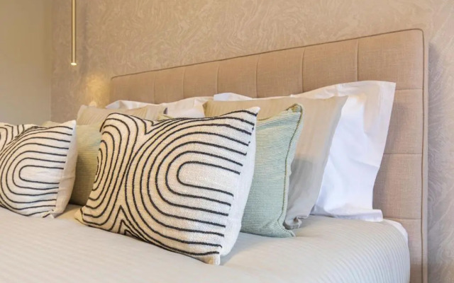 Deluxe 2BDR Apartment in Carcavelos by LovelyStay